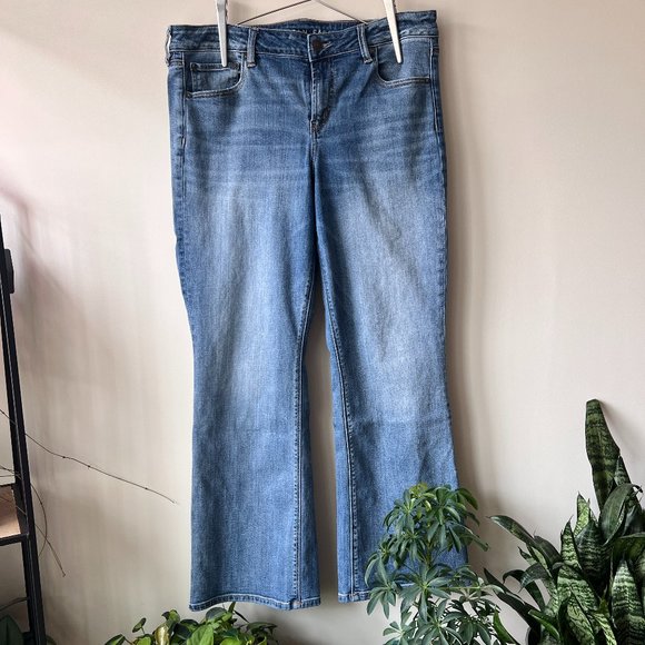 Gently Worn American Eagle Super Stretch Women's Favorite Boyfriend Jeans 16R - Picture 1 of 14